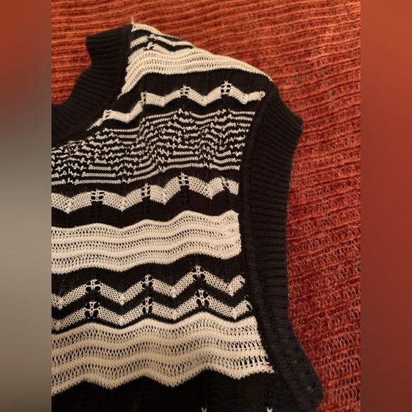 Crochet Mini-Midi Black & Cream Sleeveless Dress - Picture 7 of 16